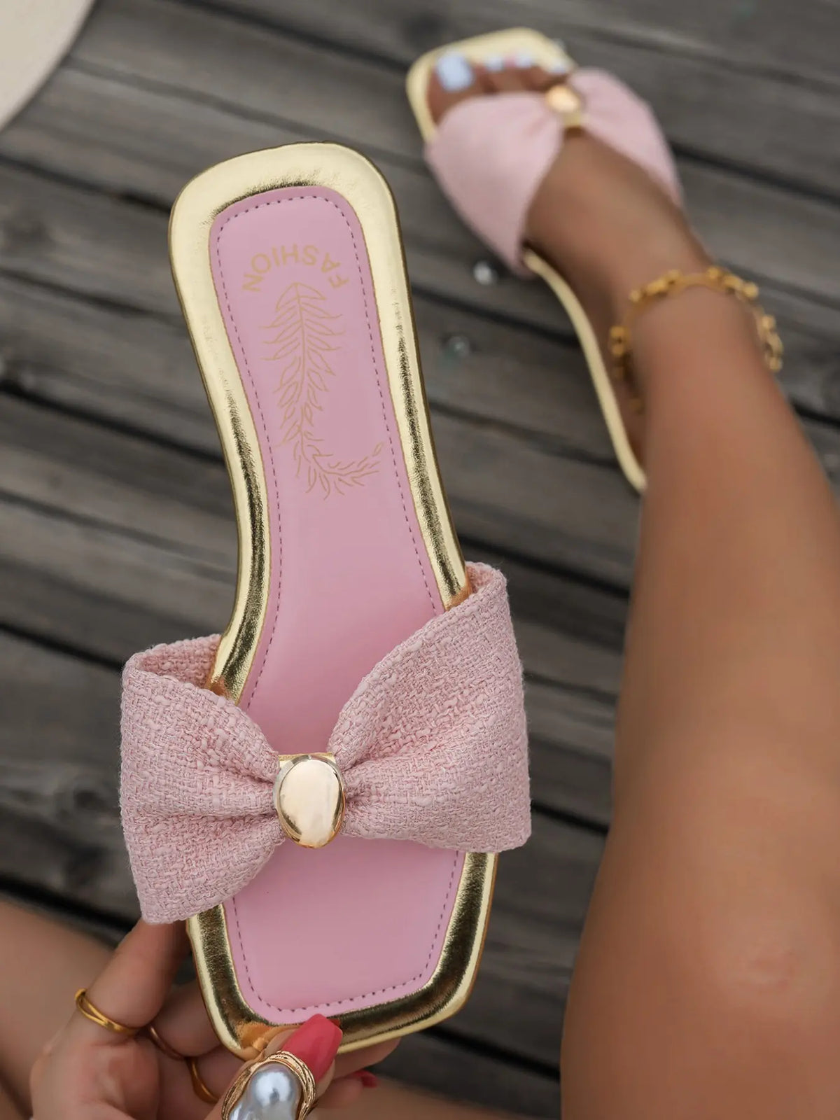 Damen Einfache Strandurlaub-Sandalen, Freizeit-Pantoletten mit niedrigem Absatz, eckige Zehenpartie, mittlere Weite, Obermaterial aus Stoff, PVC-Sohle