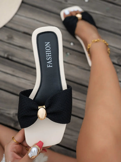 Damen Einfache Strandurlaub-Sandalen, Freizeit-Pantoletten mit niedrigem Absatz, eckige Zehenpartie, mittlere Weite, Obermaterial aus Stoff, PVC-Sohle