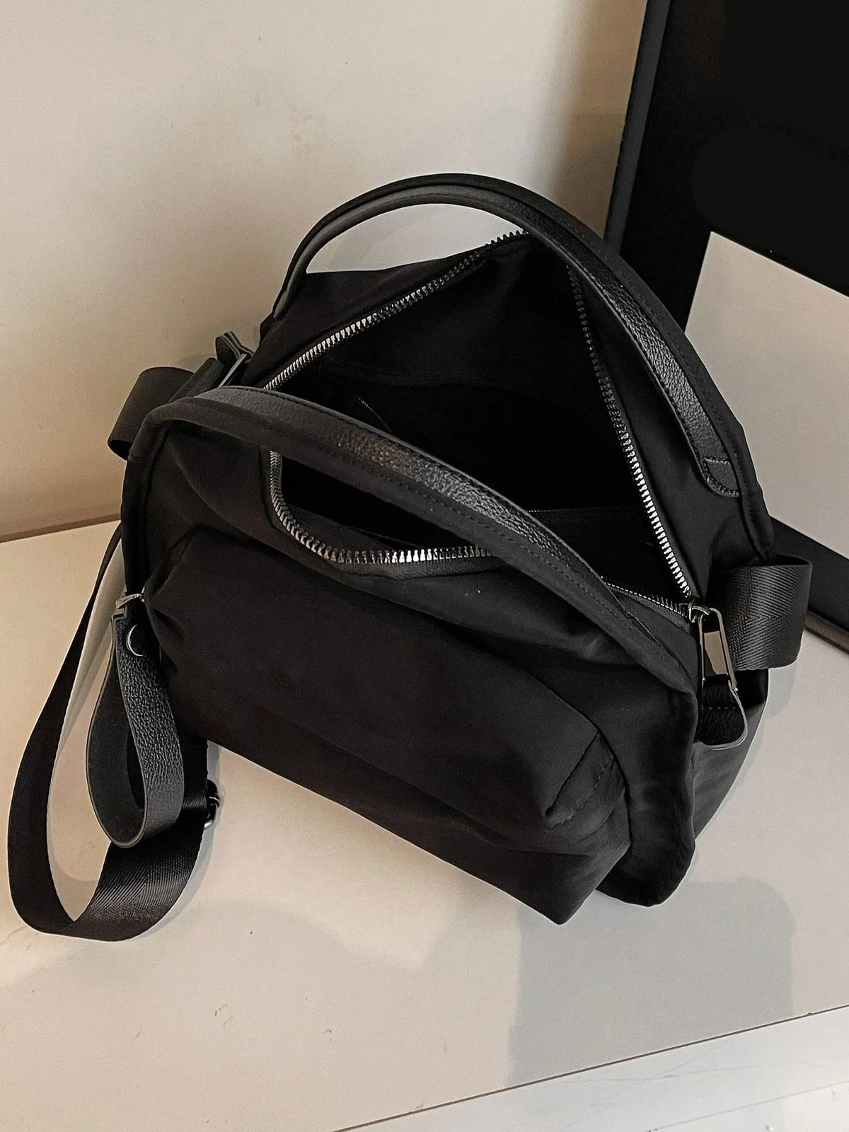 Ladies' elegant solid color shoulder bag, fashionable zipper All Match crossbody bag for daily use, simple solid color, casual trend versatile high-quality commuter shoulder bag, Fabric shoulder bags, Crossbody handbags