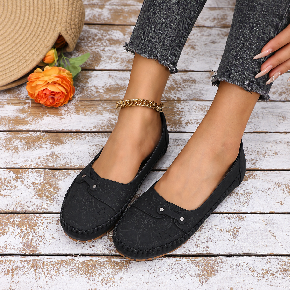 Women’s Vintage Comfort Slip-On Flats – Lightweight & Flexible