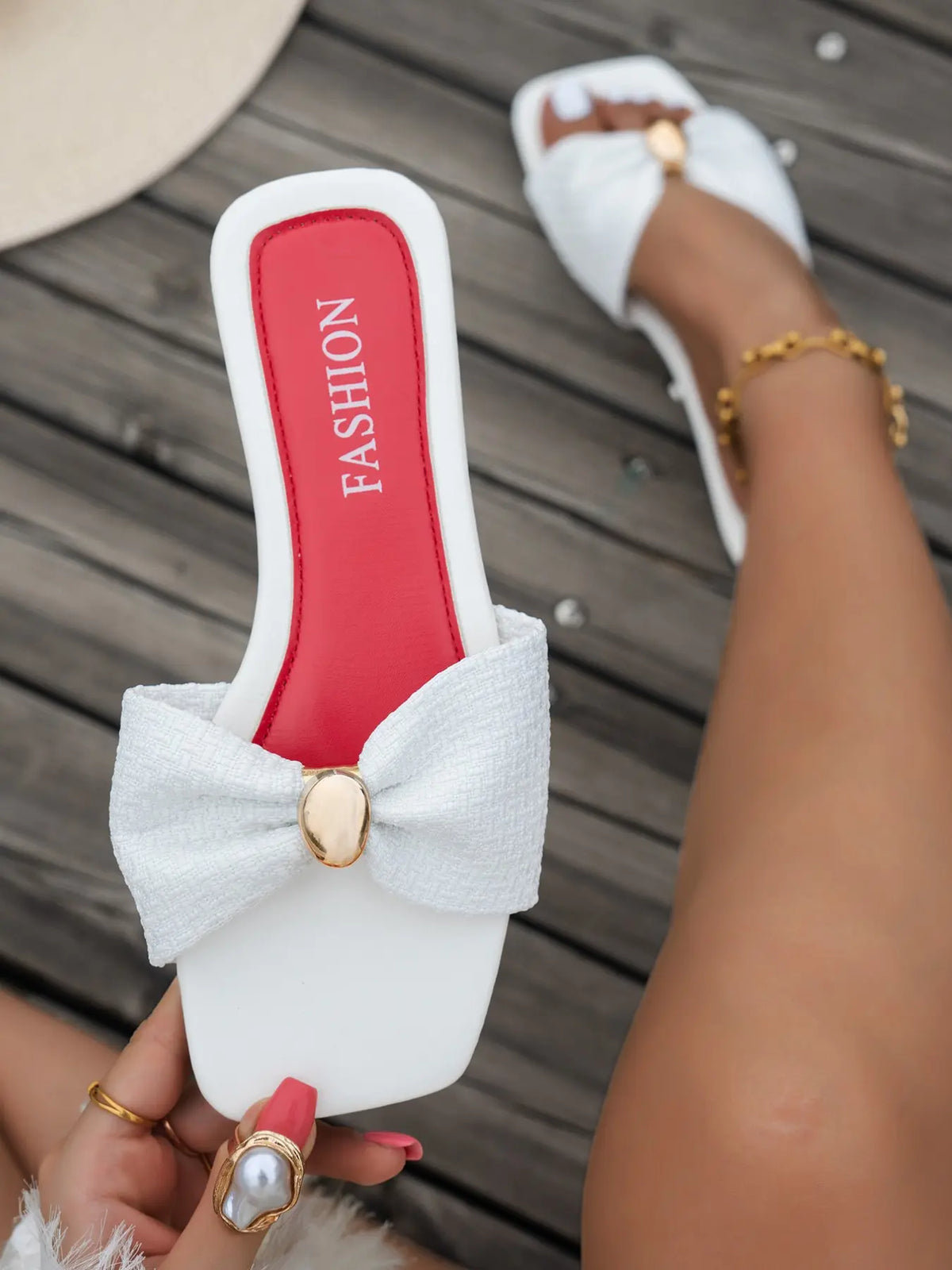 Damen Einfache Strandurlaub-Sandalen, Freizeit-Pantoletten mit niedrigem Absatz, eckige Zehenpartie, mittlere Weite, Obermaterial aus Stoff, PVC-Sohle